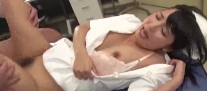 友田彩也香 病院に潜り込んだのがバレて犯される看護婦さんｗ サムネイル画像