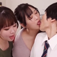 彼女の姉2人に逆レイプされちゃうハジメ君。ふたりに交互に求められて、3P中出しセックスしちゃいます。 - サムネイル画像